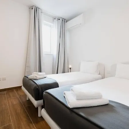 דירה Brand New 3br Family Flat Balcony & Side Seaview סיינט פול ביי