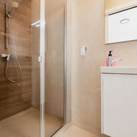 Brand New 3br Family Flat Balcony & Side Seaview * סיינט פול ביי