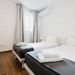 アパート Brand New 3br Family Flat Balcony & Side Seaview セント・ポールズ・ベイ