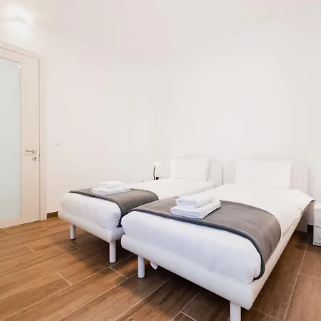 公寓 Brand New 3br Family Flat Balcony & Side Seaview *